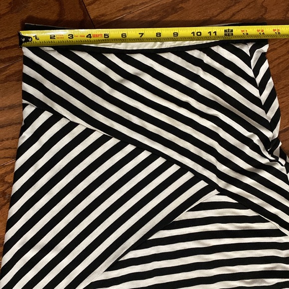 Ava & Grace stripe blk/ off wht skirt- medium. - Picture 6 of 8